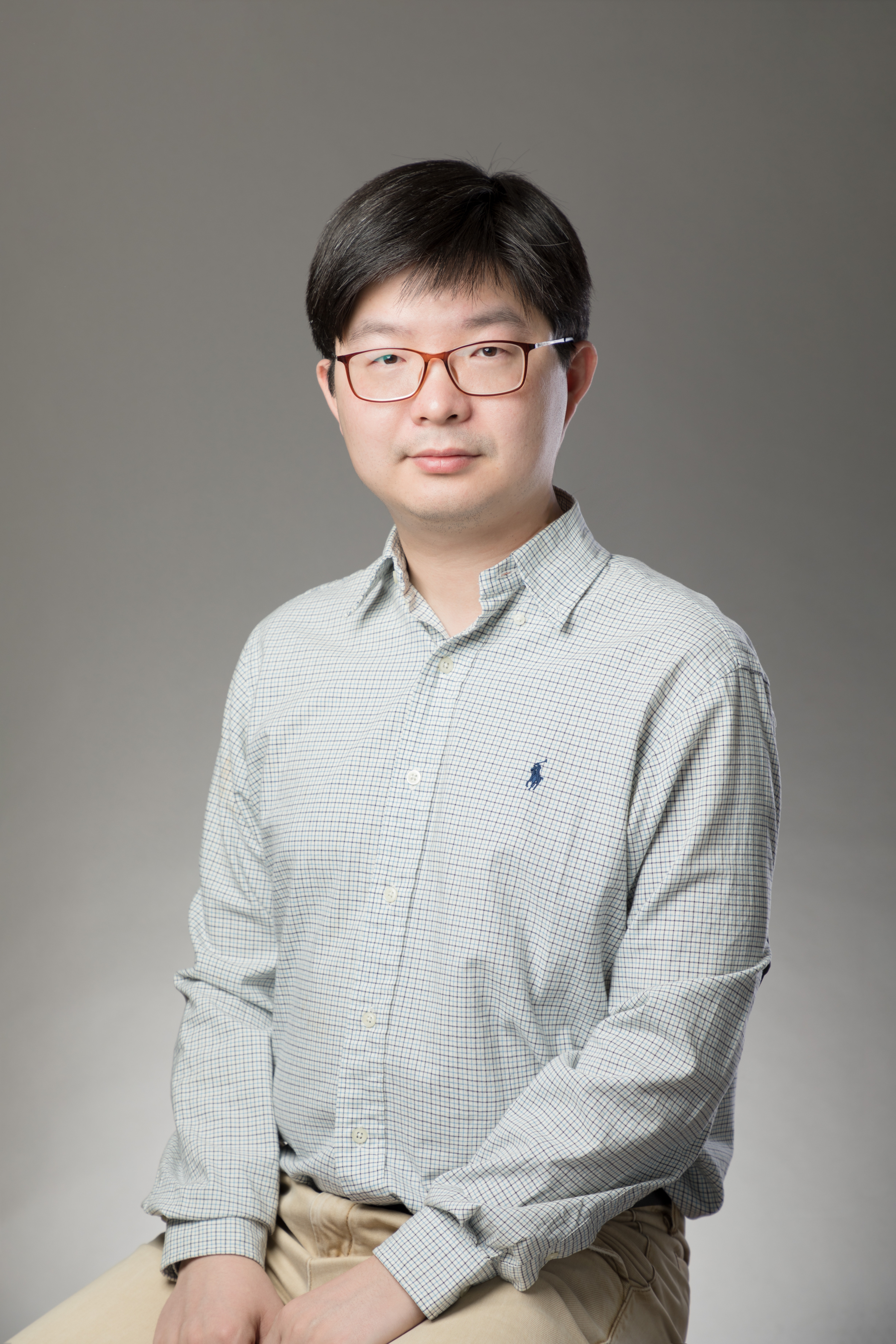 8868体育登录创新论坛第一千六百五十三讲：On the Painleve II hierarchy and  their applications